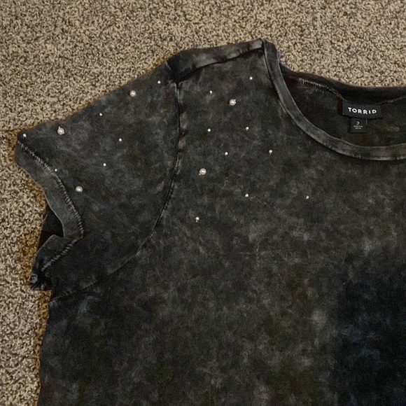 Torrid Tee with Pearl embellishment - Picture 3 of 5